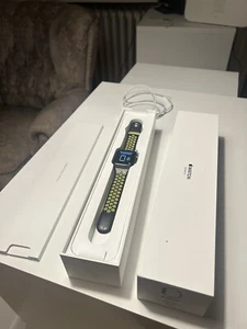 Apple Watch Series 3 42 MM Smartwatch Space Grey - Bild 1 von 16