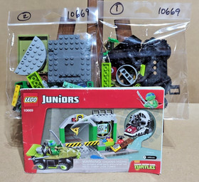 LEGO Juniors 10669 TMNT Turtle Lair 100% Complete w/ Instructions