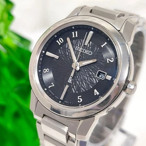 Reloj Radio Solar Titanio SEIKO LUKIA 1B35-0AN0 Esfera Negra Edición Damas - Imagen 1 de 12