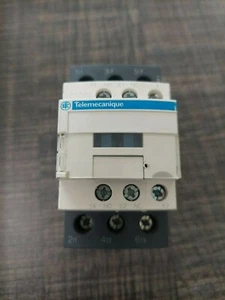 Contattore Schneider Telemecanique 3 poli 50A 230V LC1D32 nuovo altro - Foto 1 di 3