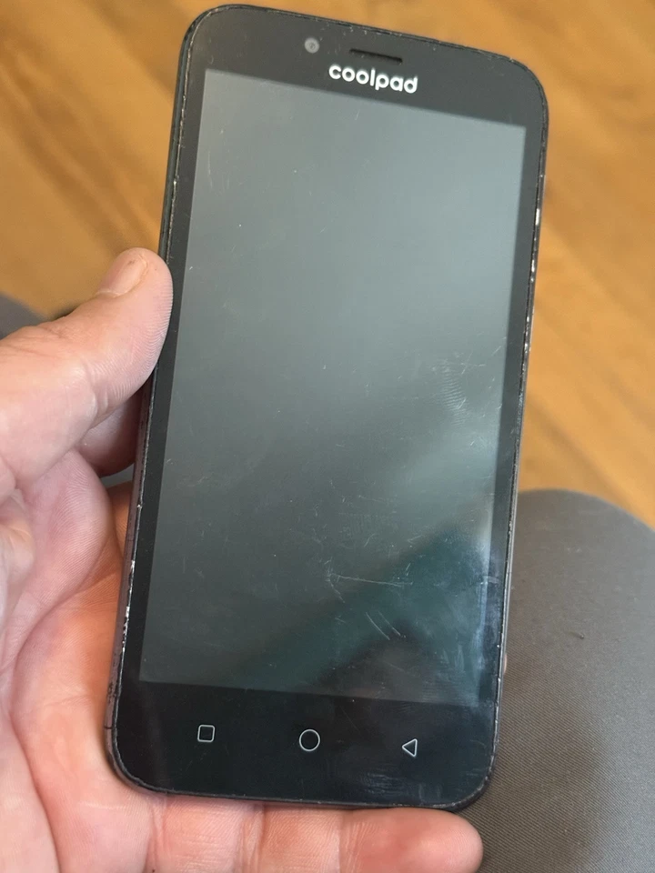 Smartphone COOLPAD DEFIANT T-mobile Solo 8GB 4G LTE Android Sin Alimentación Foto 1 de 3