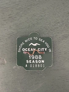 Targhetta distintivo spiaggia stagionale Ocean City NJ 1988 OC New Jersey - Foto 1 di 2