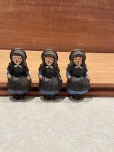 Figuras Amish de hierro fundido vintage cuidadores de estante 3 hembras - Imagen 1 de 2