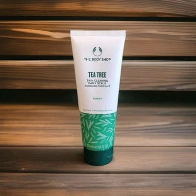 The Body Shop Tea Tree Skin Clearing Daily Scrub 125ml FREE SHIPPING  - Image 1 of 3