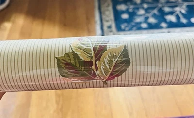 Papel Pintado Greeff Doble Rollo 27” x 9 Yardas Crema con Rayas y Hojas Taupe NUEVO Foto 1 de 4