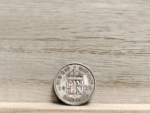 Moneda de plata Gran Bretaña 1939 de 6 peniques (primera acuñación de George VI) - Imagen 1 de 8