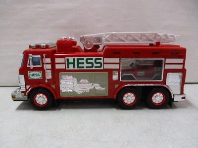 Camión de bomberos Hess 2005 con camión de rescate Foto 1 de 4