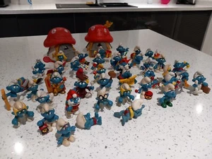 Vintage Retro Smurfs Figures - Peyo Schleich 1970’s 1980’ & 2 x Smurf houses Lot - Picture 1 of 1