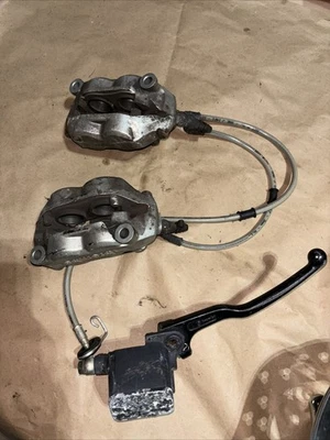 PINZAS DE FRENO Y BOMBA DUCATI MONSTER 696 796 BREMBO SIN INTERRUPTOR/PASTILLAS Foto 1 de 4