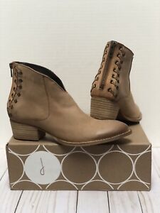 NEW Journee Collection Womens ARIKA Tan Ankle Booties Shoes 9 M (fits 8-8.5)