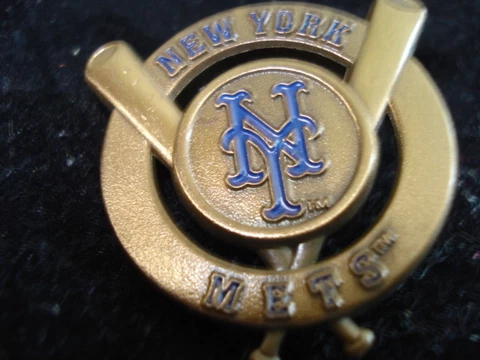 New York Mets Bat Bronze lapel Pin Cover