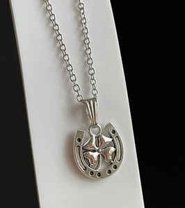 NEW Lucky Irish Charm Four Leaf Clover In Horseshoe Necklace - Picture 1 of 6