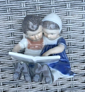 Bing & Grondahl 1567 "Children Reading" Vintage Porcelain Figurine - Picture 1 of 7