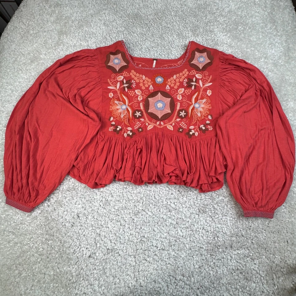 Blusa corta Free People Claudine bordada floral para mujer grande DEFECTUOSA Foto 1 de 4
