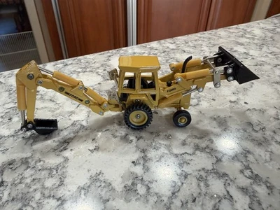 ERTL 1:64 Ford Backhoe Front Loader Yellow Die Cast Toy Iowa USA 0548DZ - Image 1 of 3