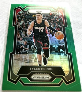 2023-24 Panini Prizm Basketball Tyler Herro Miami Heat Green Prizm Parallel #32 - Bild 1 von 3