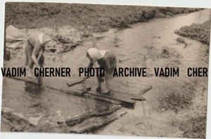 Old Poland Photo Original WWII Children washing clothes  - Picture 1 of 2