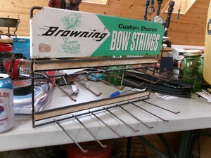 VINTAGE RARE BROWNING RECURVE BOW STRING METAL STORE DISPLAY BOW HUNTING - Picture 1 of 12