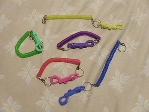 1 Bobina Spirale Elastica Clip in Plastica Porta ID - Foto 1 di 6