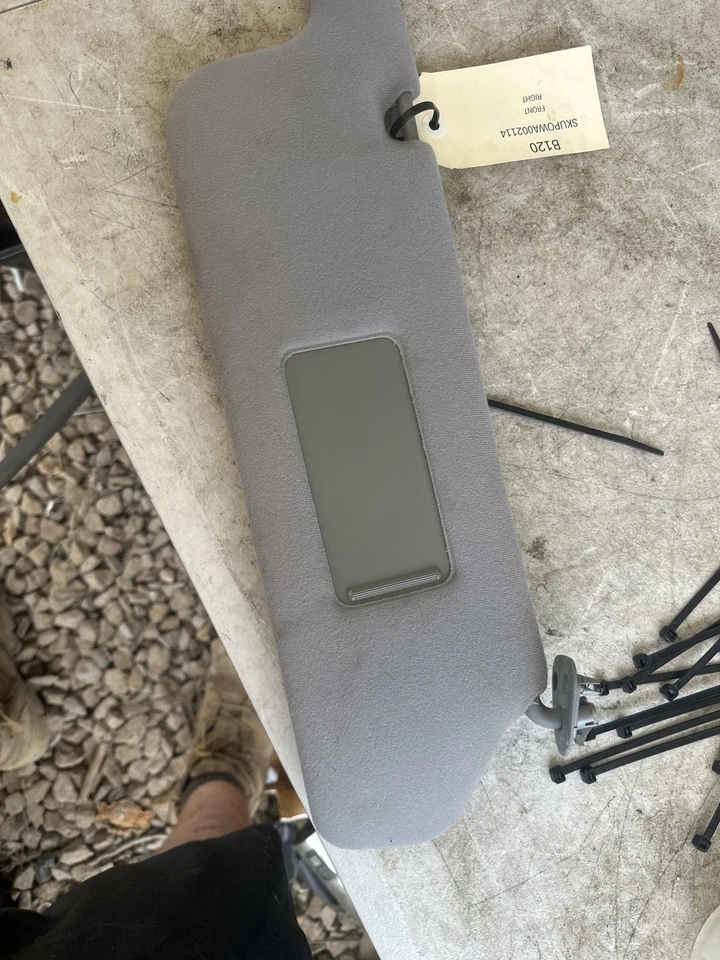 2000-2004 Toyota Avalon Left Passengers Sun Visor Gray 00 01 02 03 04 #B120 - image 1 of 4