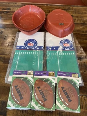 Декоративные скатерти для футбольных вечеринок HALLMARK TEAM NFL 1997 54 x 89 чаш и приглашений - Изображение 1 из 4