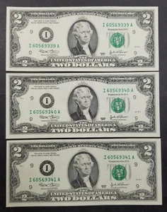 THREE 2003 CONSECUTIVE $2 FRB NOTES IN CRISP UNCIRCULATED CONDITION - Picture 1 of 2