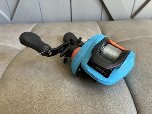 Baitcaster de pesca Okuma Fuel Spin usado  - Imagen 1 de 5