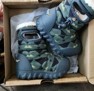 BOGS *Kids*  Mountain Waterproof Boots - Size 4 - Image 1 of 4