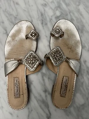 OSCAR DE LA RENTA  Metallic Leather & Jeweled Toe Sandals size 38 Foto 1 de 4