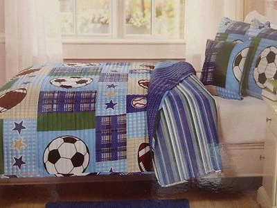 4 pc Kids Expressions Reversible Sports Full Quilt, Shams, & Deco Pillow Set NIP - Imagem 1 de 4