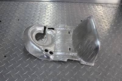 2007 SUZUKI SV1000S БЕНЗОБАК ТОПЛИВНЫЙ ЭЛЕМЕНТ ТЕПЛОЗАЩИТНЫЙ ЭКРАН ВНУТРЕННЯЯ КРЫШКА  - Изображение 1 из 4