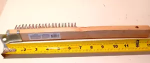 SPAZZOLA FILO 13,75" CON RASCHIETTO PULIZIA DETTAGLI SPAZZOLE - Foto 1 di 4