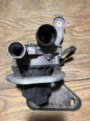 2014 2015 16 2017 大众帕萨特 1.8 升二次喷气泵和支架 — 第 1/4 张图片