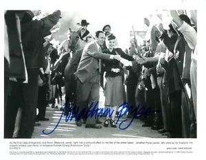 FOTO AUTOGRAFATA 8X10 FIRMATA JONATHAN PRYCE EVITA BRASILE JAMES BOND con certificato di autenticità - Foto 1 di 2