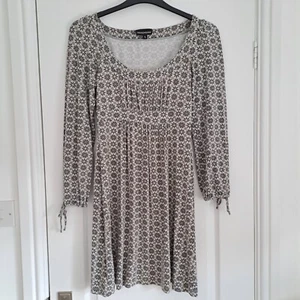 Warehouse Dress UK12 EU40 Grey Soft Stretch Jersey Daisy Flower Print - Picture 1 of 7