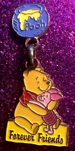 DISNEY 2004 SPAGNA SEDESMA POOH MAIALINO FOREVER FRIENDS VASO MIELE PENDENTE SPILLA VHTF - Foto 1 di 2