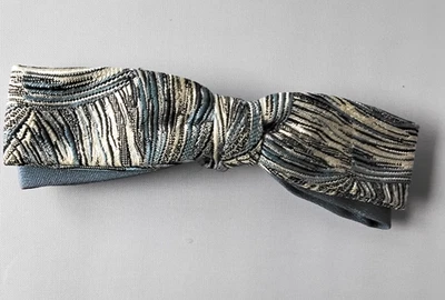 Clip de pajarita de los años 50 resistente al óxido patrón abstracto plateado/azul/negro 5"X1" Foto 1 de 3