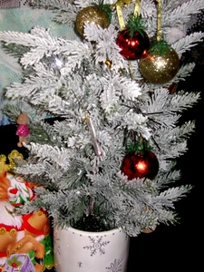 NEU Weihnachtsbaum Kunststoff 25" Länge x 15" Breite - Bild 1 von 7