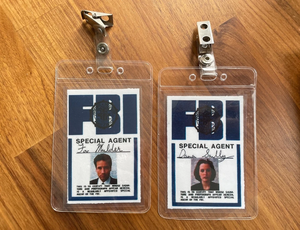 X-Files Fox Mulder & Dana Scully Accesorios de identificación del FBI - Réplica de insignias de estilo de producción Foto 1 de 1