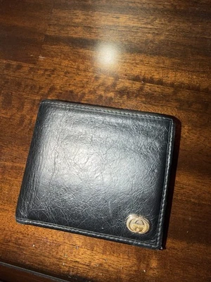 Cartera plegable Gucci para hombre doble pliegue entrelazado G cuero, negra/azul Foto 1 de 4