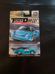 Hot Wheels Track Day: Volkswagen Karmann Ghia Metal/Metal 1:64-2016-NIB - Picture 1 of 3