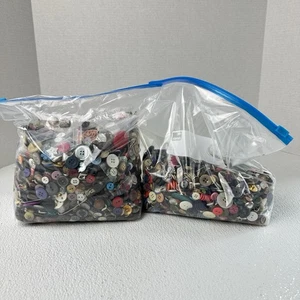 Über 6 Pfund Knöpfe Glas Metall Kunststoff SORTENBOX FUN BOX - Bild 1 von 3