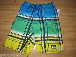 NUEVO* QUIKSILVER Niños 24 PANTALONES CORTOS DE TABLERO TRAJE DE BAÑO $48 País de las Maravillas AZUL Verde - Imagen 1 de 1