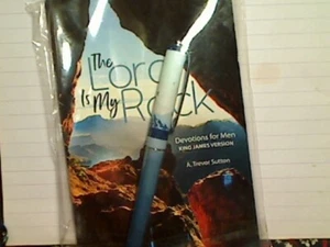 Strong in the Lord: Devotions for Men A. Trevor Sutton with Writing Pen - Bild 1 von 3