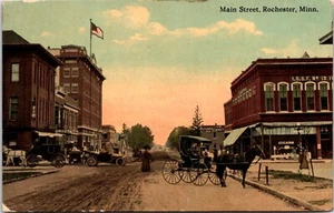Postal Rochester Main Street Dirt Horse Buggy IOOF No. 13 Minnesota D4 - Imagen 1 de 2
