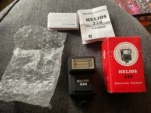 HELIOS 220 ELECTRONIC CAMERA FLASHGUN. BOXED. - Picture 1 of 4