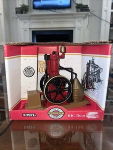 Ertl IHC Titan Vertical Engine Collectible 1:8 Scale - Picture 1 of 10