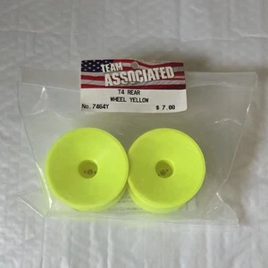 Team Associated ~ 7464Y ~ Yellow Rear Rims for T4 ~ Vintage NOS - Picture 1 of 4
