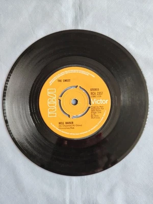 THE SWEET "HELL RAISER" 1973 7" VINYL SINGLE IN A PLAIN SLEEVE - Image 1 of 4
