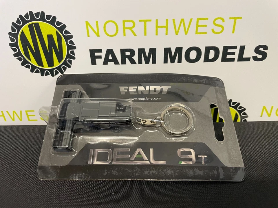 UNIVERSAL HOBBIES 5865 FENDT IDEAL 9T COMBINE HARVESTER KEYRING - Image 1 of 1